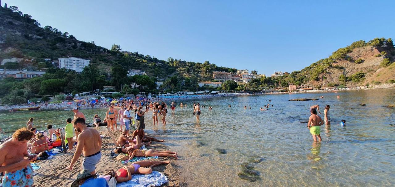 Tony & Doris Home Giardini Naxos Bagian luar foto